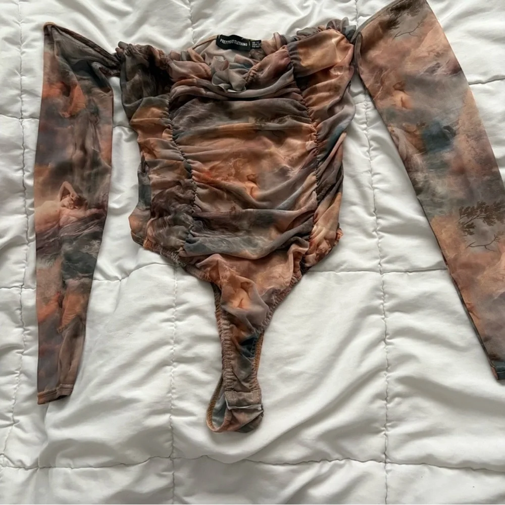 PrettyLittleThing Renaissance Ruched Off-Shoulder Bodysuit - Picture 3 of 6